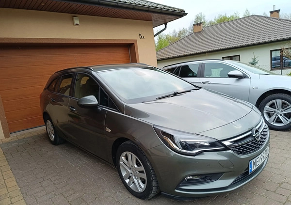 Opel Astra cena 55000 przebieg: 110000, rok produkcji 2019 z Chełm małe 497